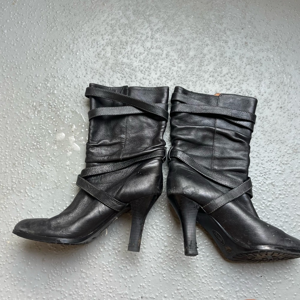 Softt Black Leather Ankle Boots Buckle Detail Heeled Booties Size 7.5 - Picture 3 of 8